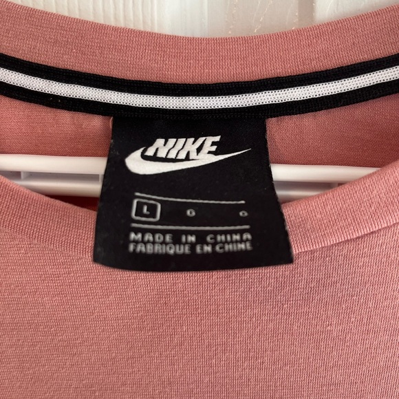 Nike | Dusty Rose T-Shirt - Picture 5 of 6